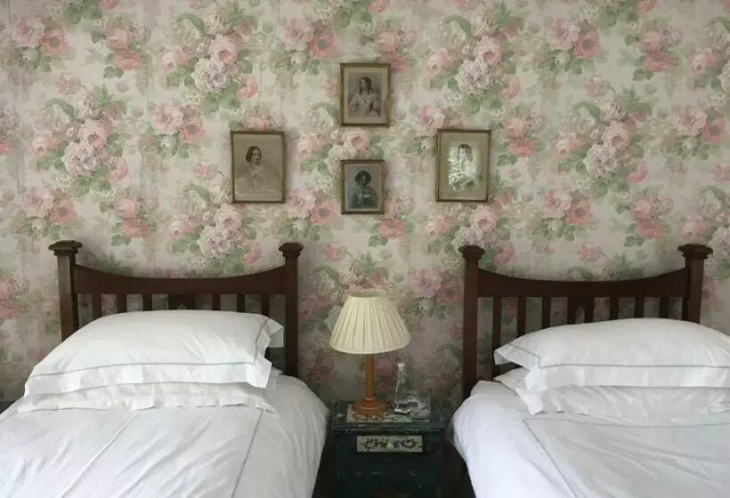تختخواب و صبحانه O Harabrook Country House