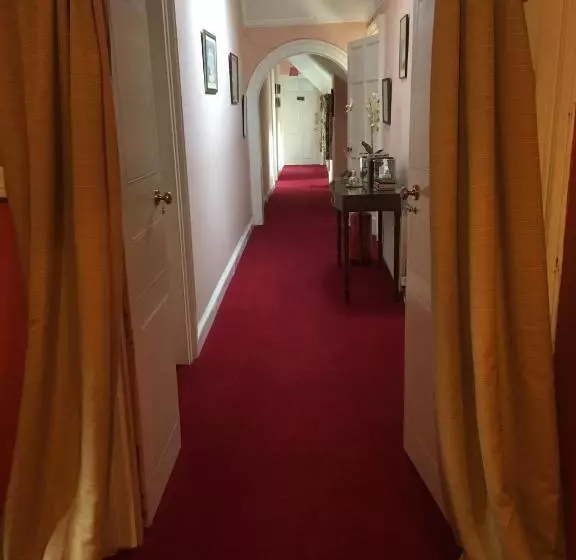تختخواب و صبحانه O Harabrook Country House