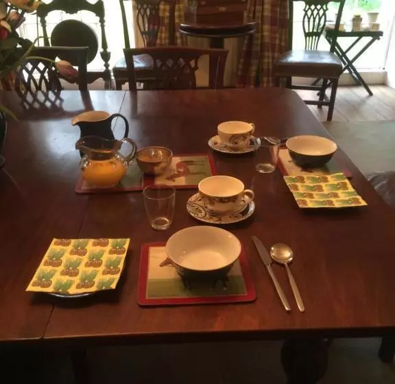 تختخواب و صبحانه O Harabrook Country House