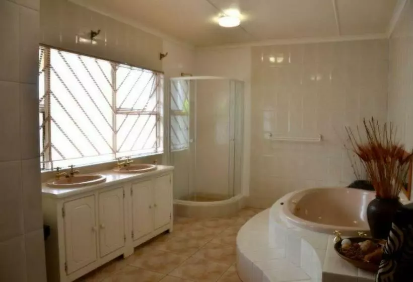 ペンション Azrielle Guesthouse