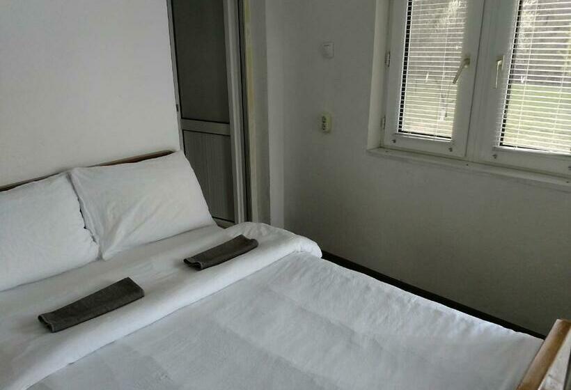 פנסיון Bungalows Zdravets