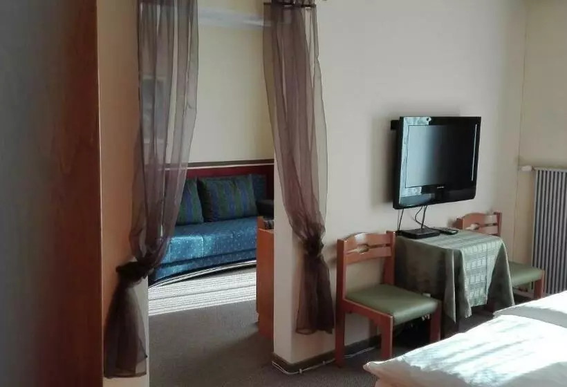 ユースホステル Pension Restaurant Meran