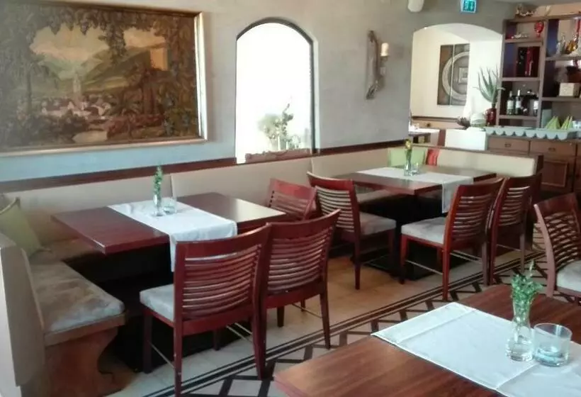 ユースホステル Pension Restaurant Meran