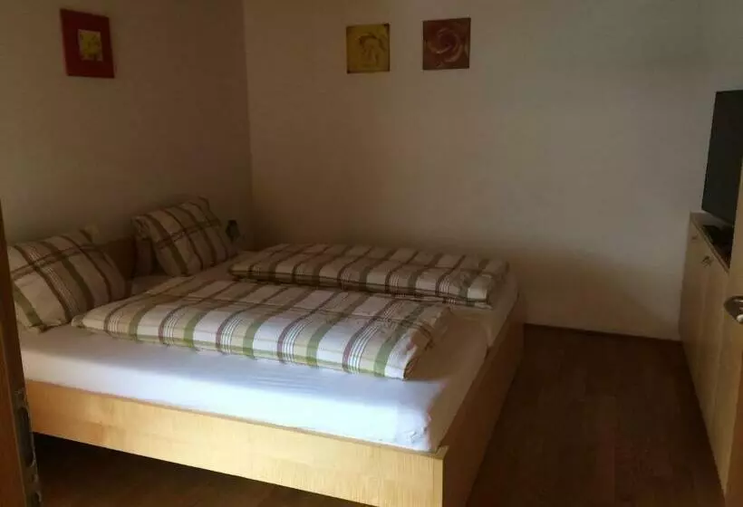 Aamiaismajoitus (B&B) Wäldermetzge Hüttenzimmer Und Wohnungen