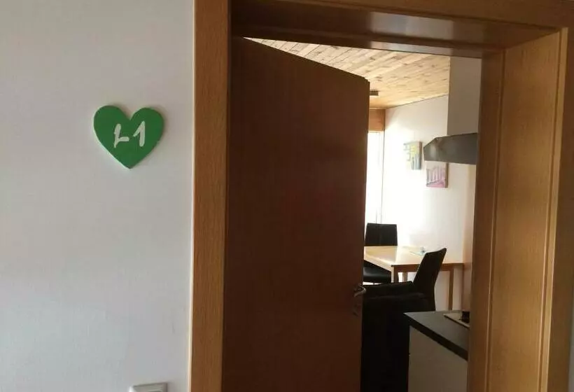 Aamiaismajoitus (B&B) Wäldermetzge Hüttenzimmer Und Wohnungen