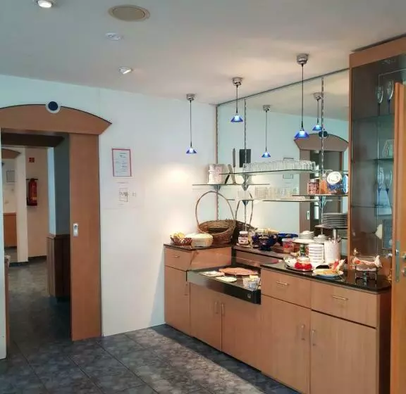 Aamiaismajoitus (B&B) Zur Altstadt