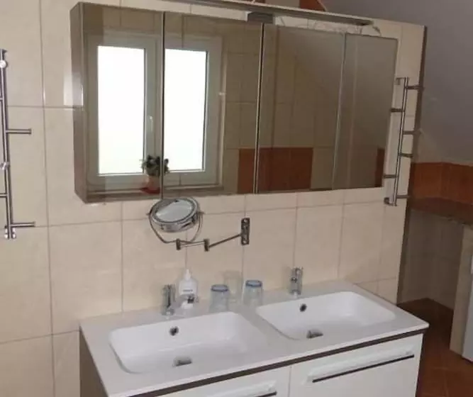 پانسیون Apartments And Rooms Brunko