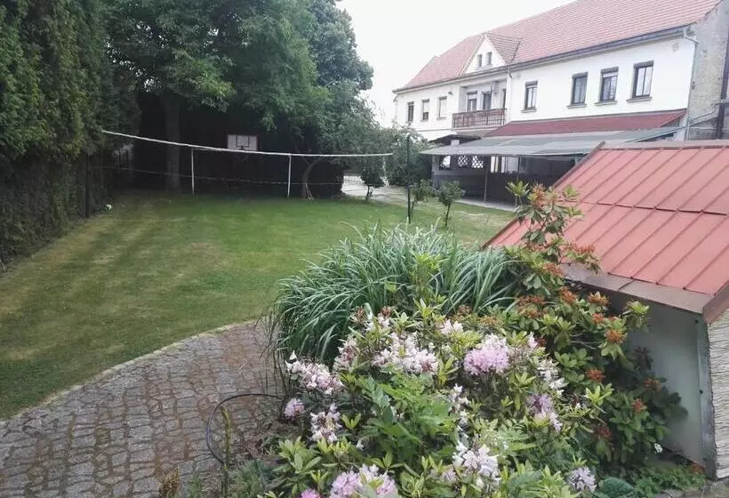 Majatalo Penzion U Lípy