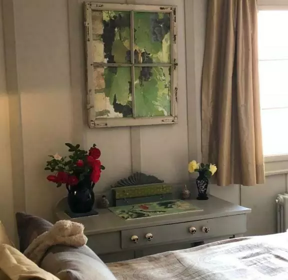 تختخواب و صبحانه Good4yew Bnb