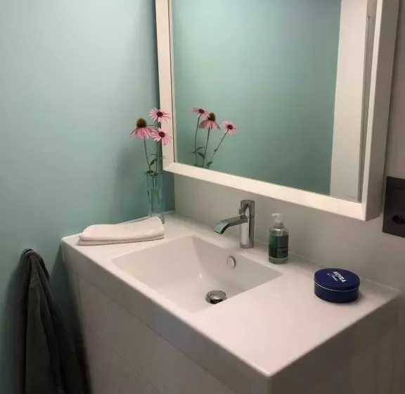 تختخواب و صبحانه Good4yew Bnb