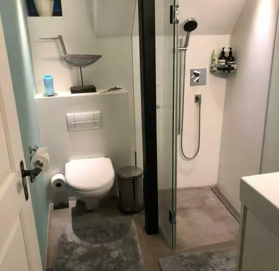 تختخواب و صبحانه Good4yew Bnb