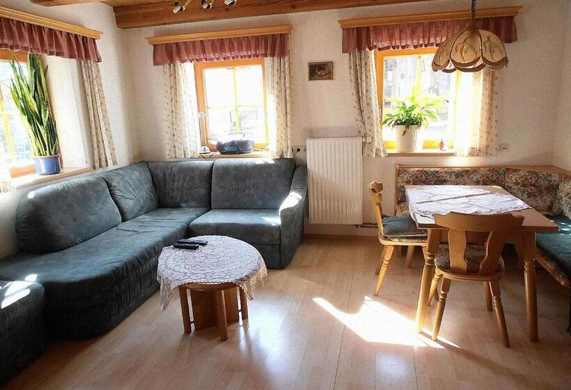 هتل Bauernhof Hatzlhof