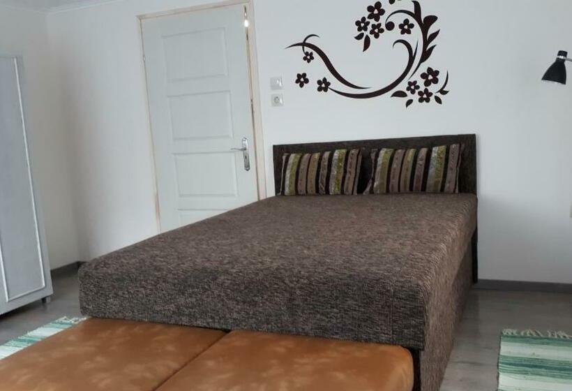 Пансион Csóka Apartman Pápa