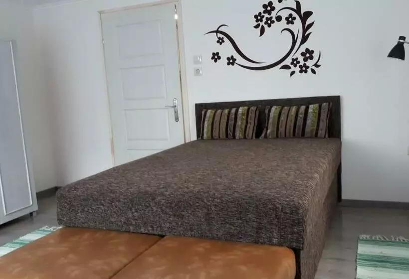 پانسیون Csóka Apartman Pápa