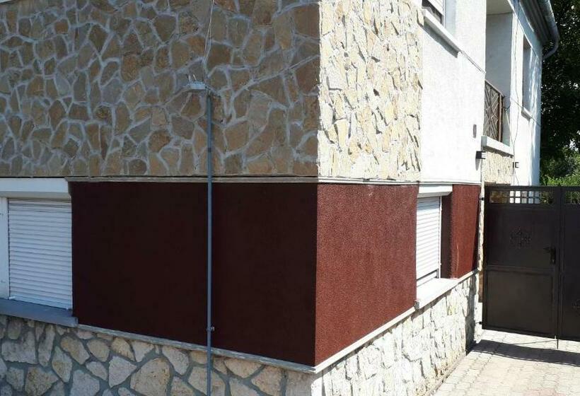 Пансион Csóka Apartman Pápa