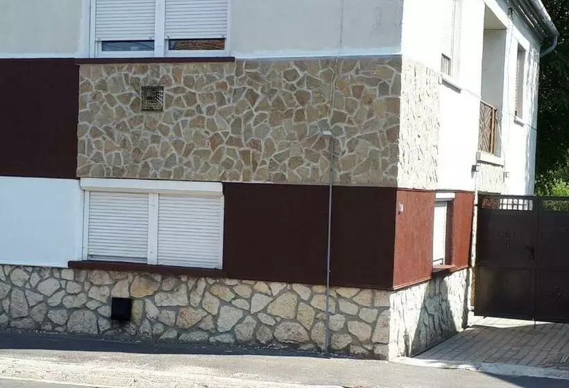 پانسیون Csóka Apartman Pápa