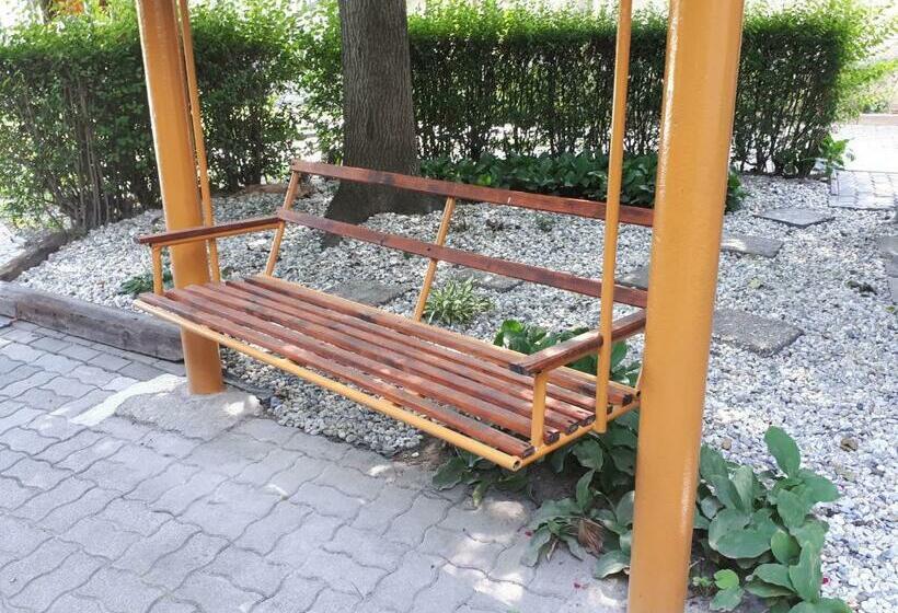 Пансион Csóka Apartman Pápa