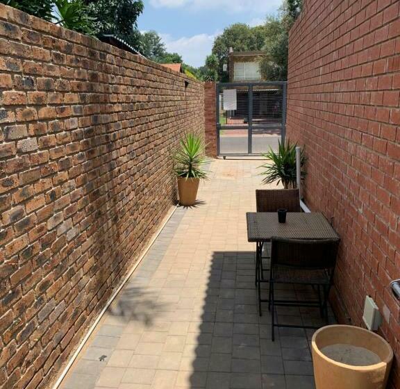 Пансион The Chameleon