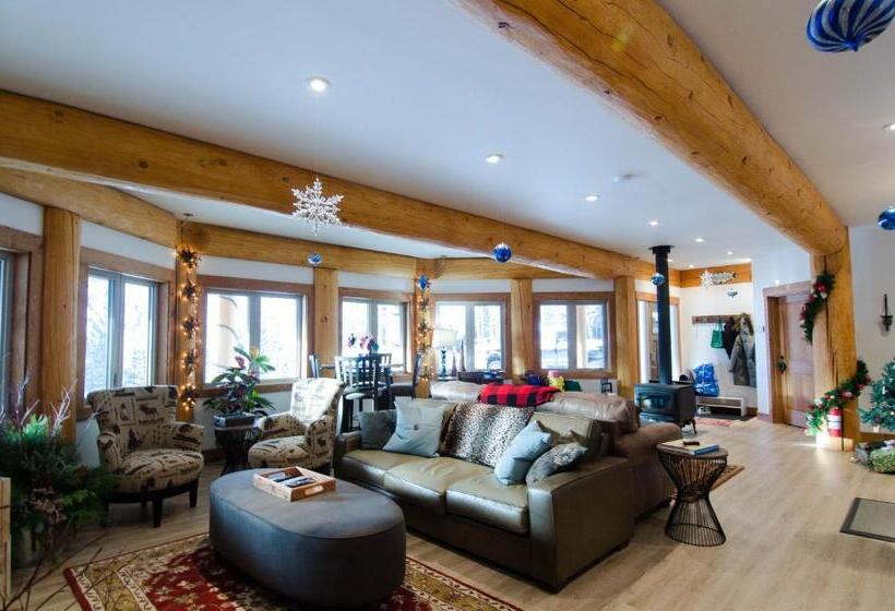 پانسیون Golden Acres Mountain Lodge