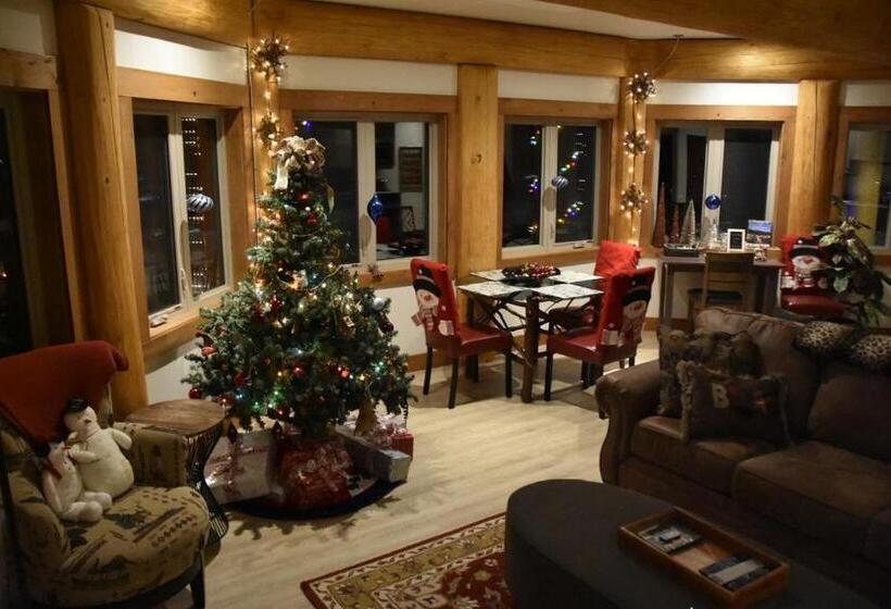 پانسیون Golden Acres Mountain Lodge