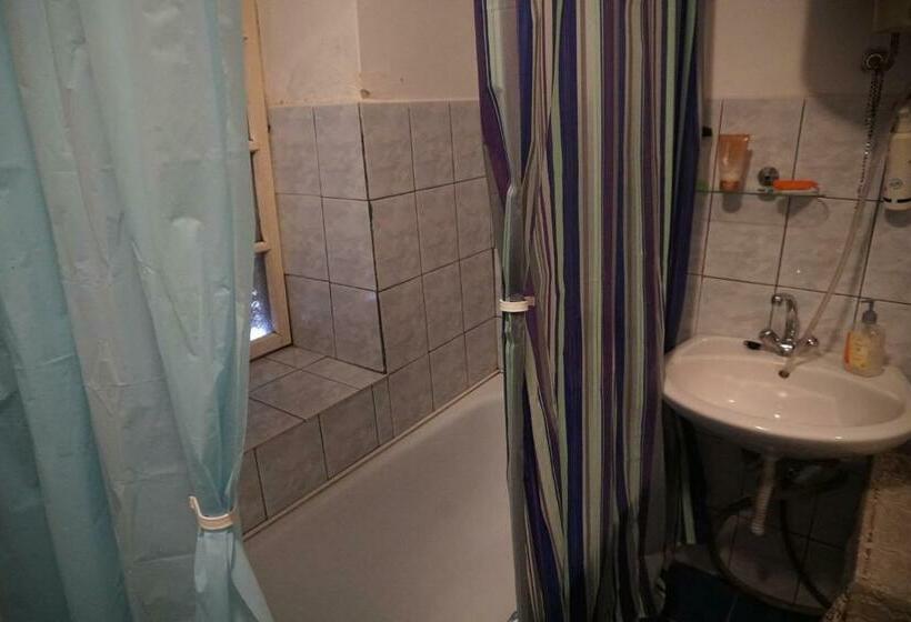 بنسيون Piri Vendégház