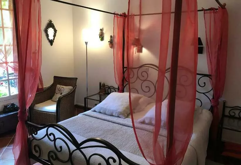 Aamiaismajoitus (B&B) Le Cèdre Bleu