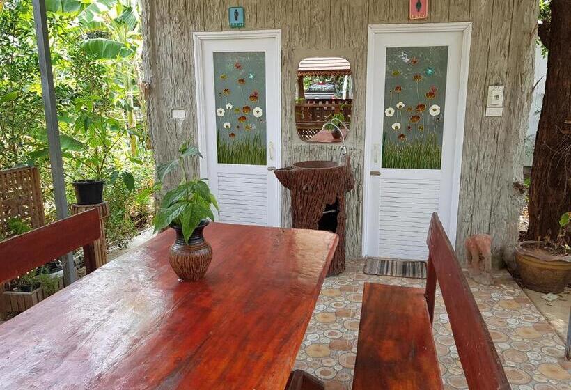 Отель Greenhouse Resort