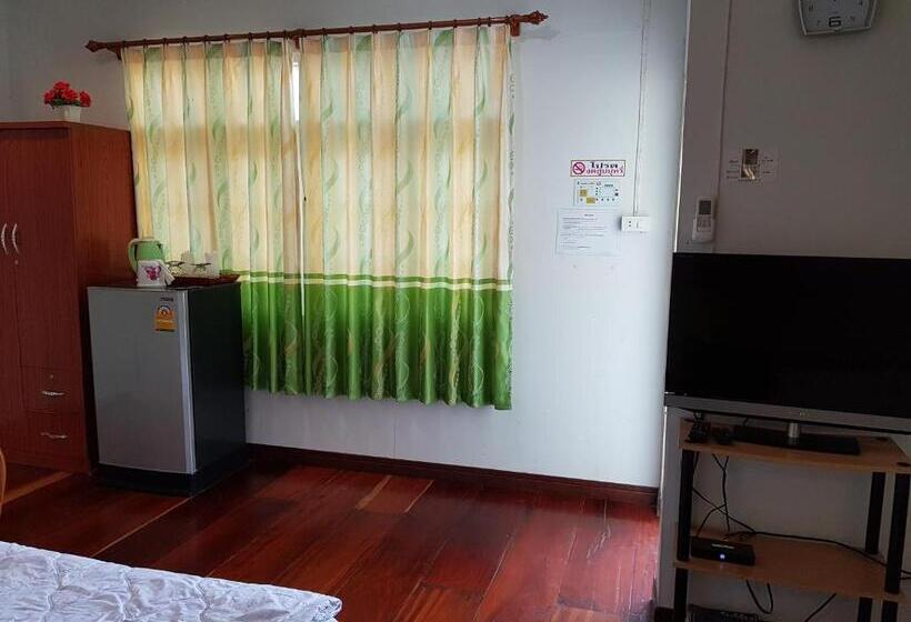 Отель Greenhouse Resort