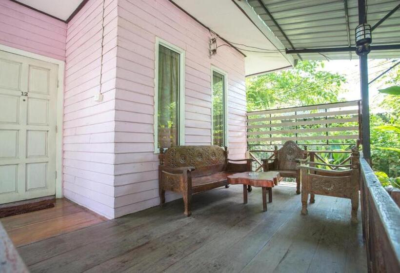 Отель Greenhouse Resort