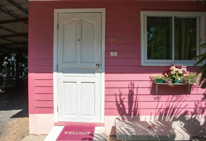 Отель Greenhouse Resort