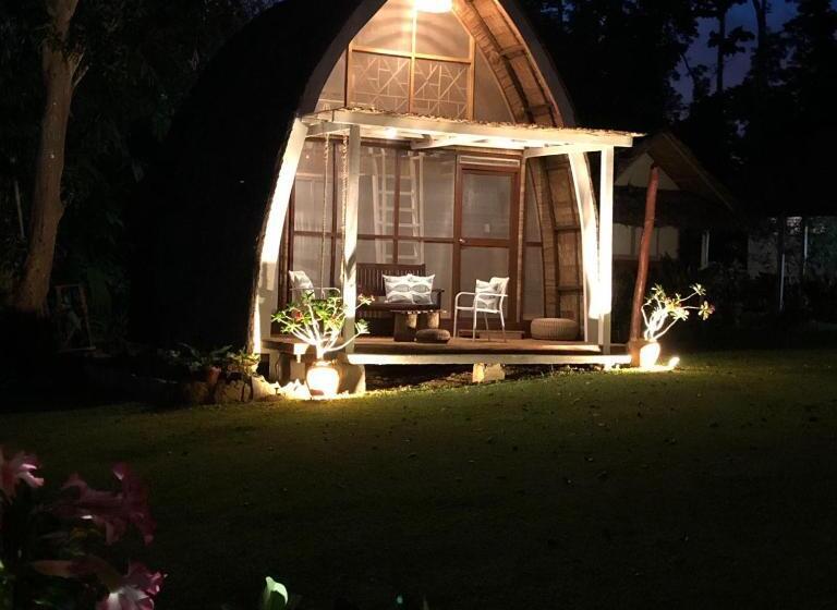 هتل The Cabins At Lvf