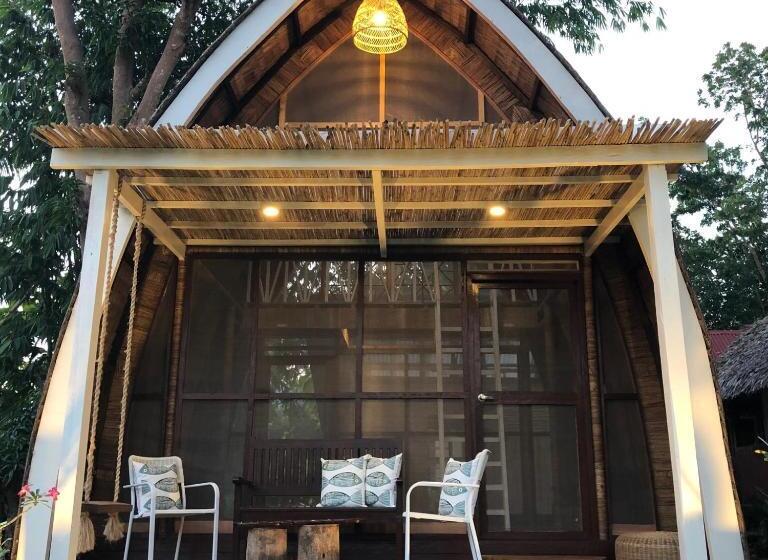 هتل The Cabins At Lvf