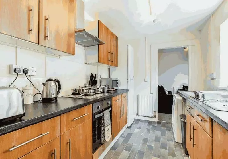 Majatalo Townhouse @ 62 Samuel Street Crewe