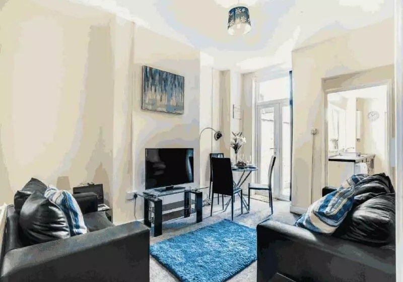 Majatalo Townhouse @ 62 Samuel Street Crewe