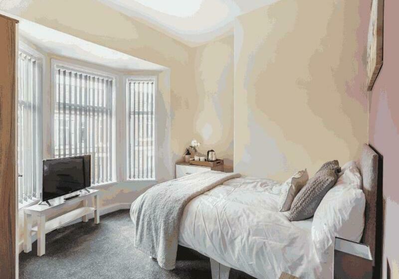 Пансион Townhouse @ 62 Samuel Street Crewe