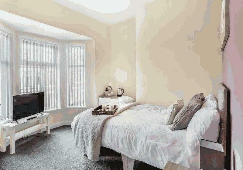 Пансион Townhouse @ 62 Samuel Street Crewe