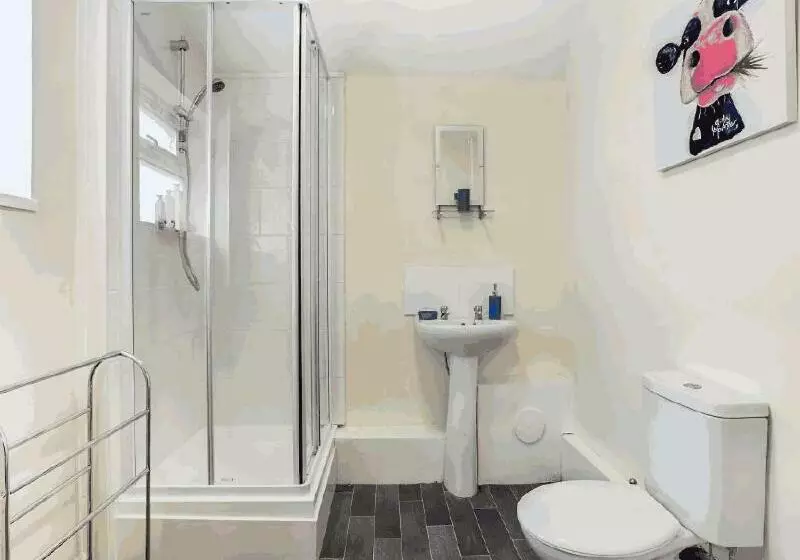 Majatalo Townhouse @ 62 Samuel Street Crewe