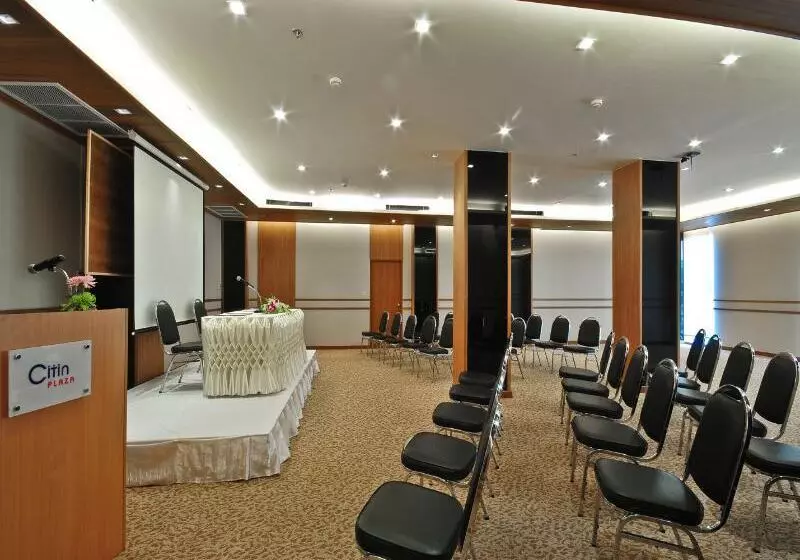 Ashlee Plaza Patong Hotel & Spa