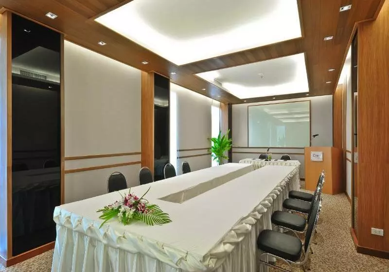 Ashlee Plaza Patong Hotel & Spa