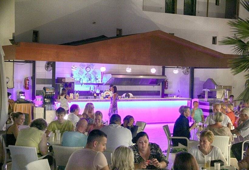 בית מלון כפרי Club Shark