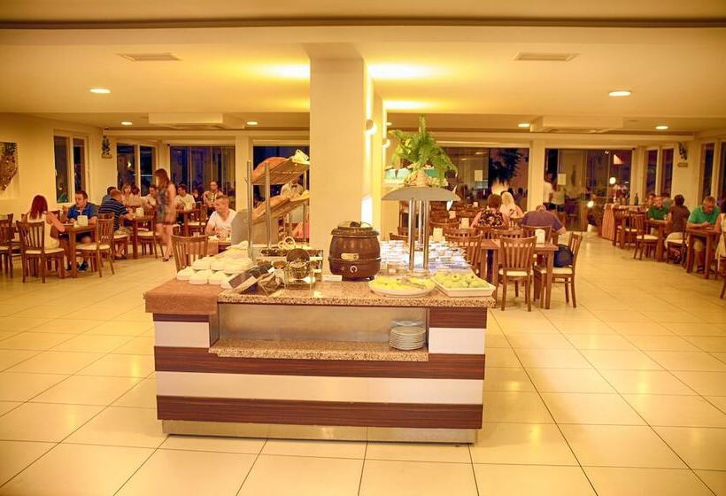 בית מלון כפרי Club Shark