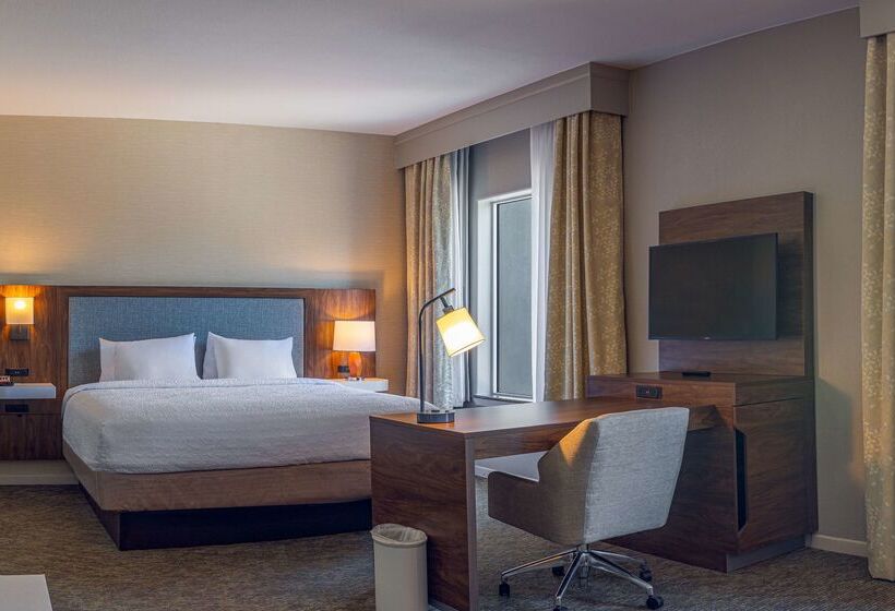 Отель Hampton Inn & Suites Boerne