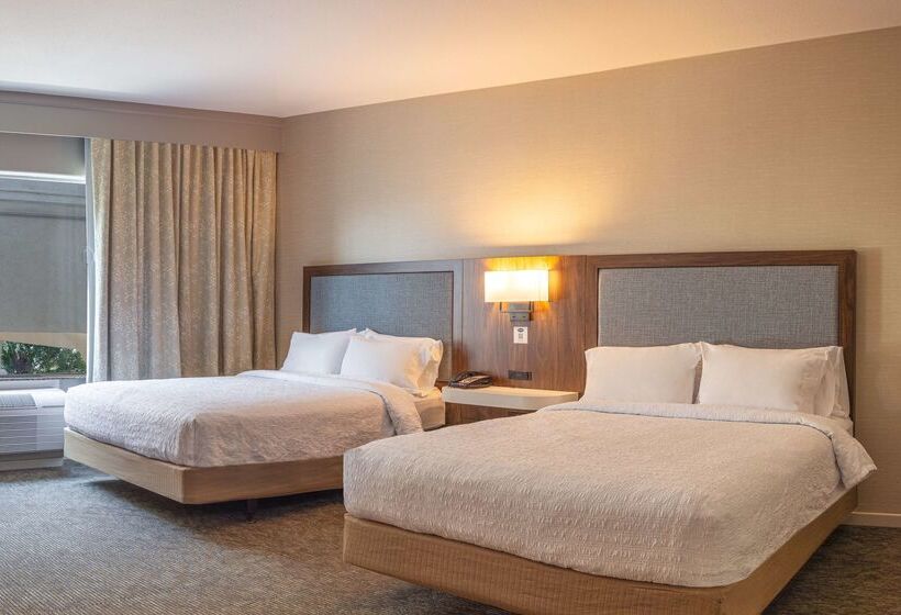 Отель Hampton Inn & Suites Boerne