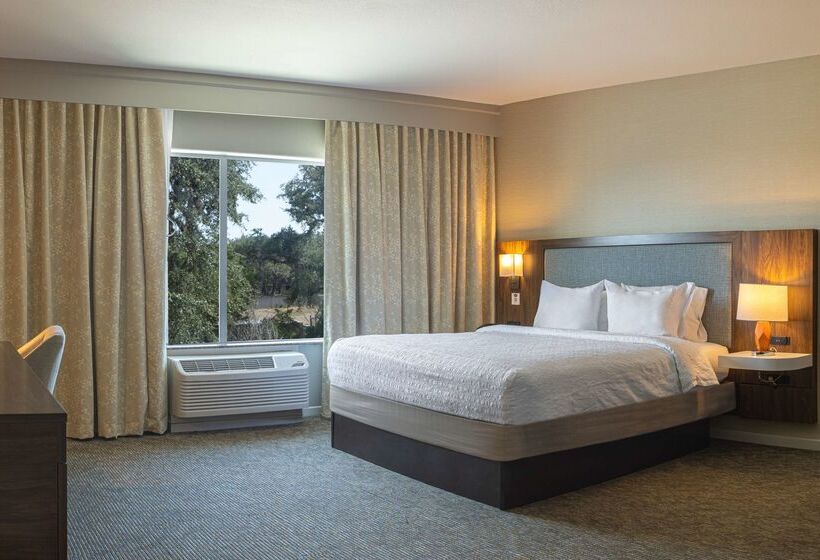 Отель Hampton Inn & Suites Boerne