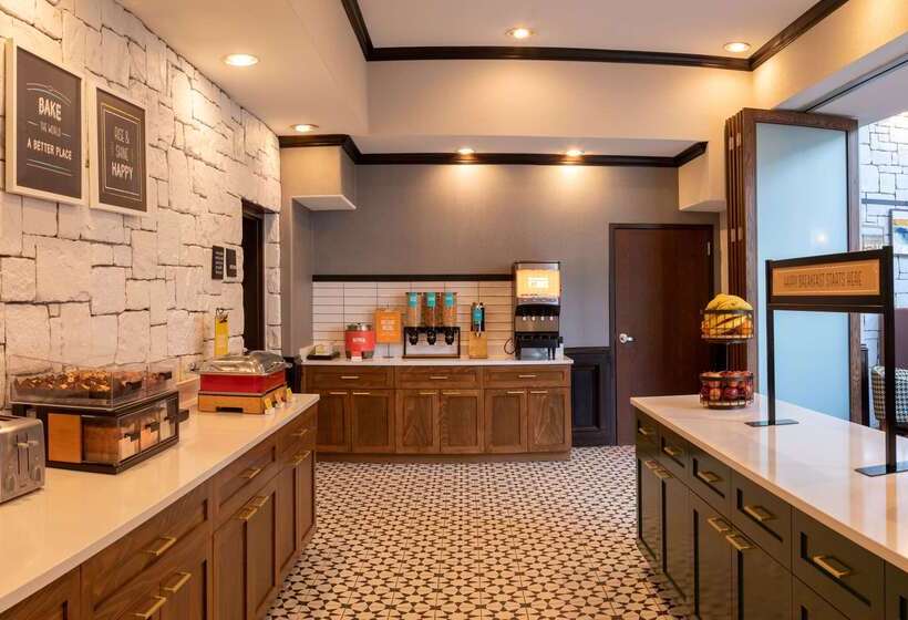 Отель Hampton Inn & Suites Boerne