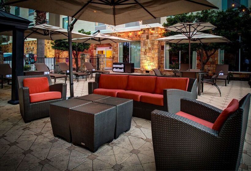 Отель Hampton Inn & Suites Boerne