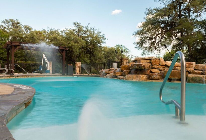 Отель Hampton Inn & Suites Boerne