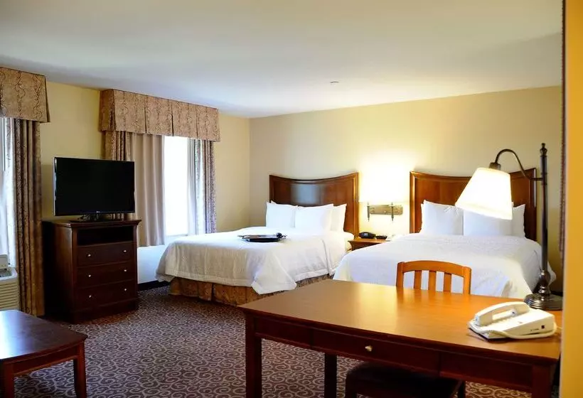 Отель Hampton Inn & Suites Red Bluff