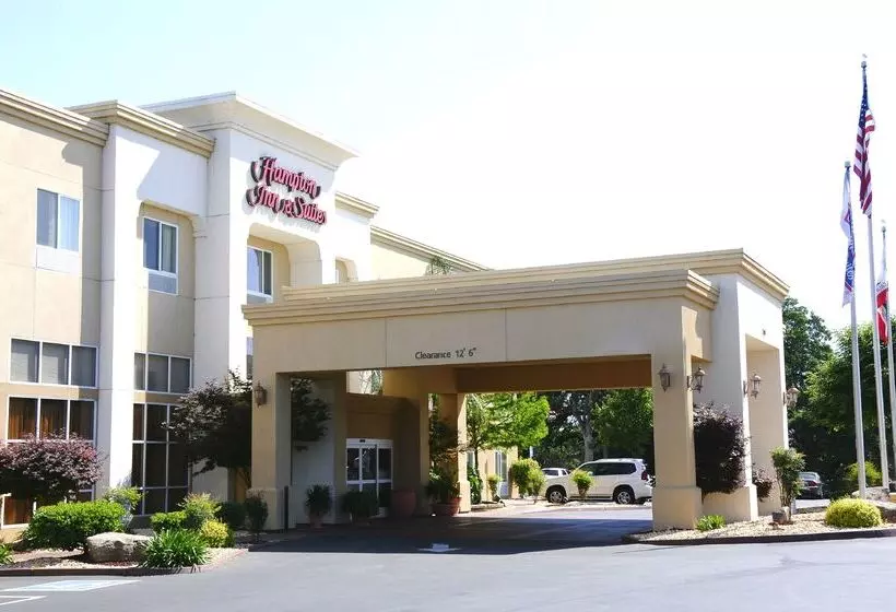 Отель Hampton Inn & Suites Red Bluff