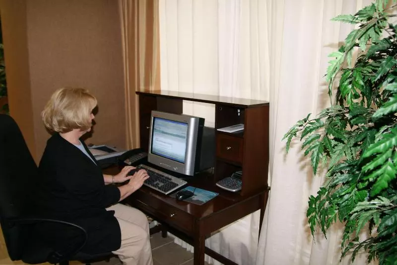 Отель Hampton Inn & Suites Red Bluff